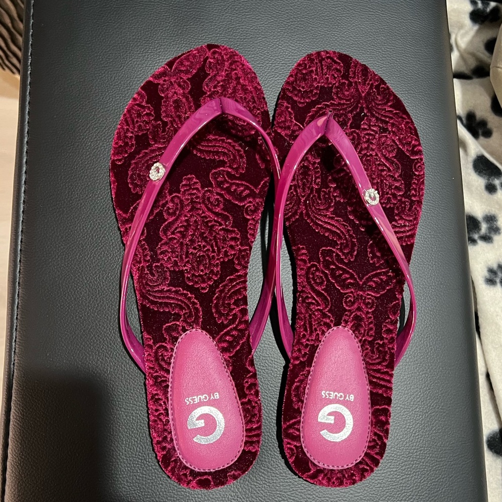 Guess Women's Burgundy Flip Flops Velvet